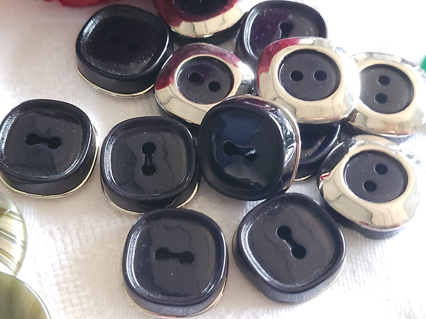 Lot 6 boutons vintage bleu trés foncé trous argenté 2,2 cm ref 4999