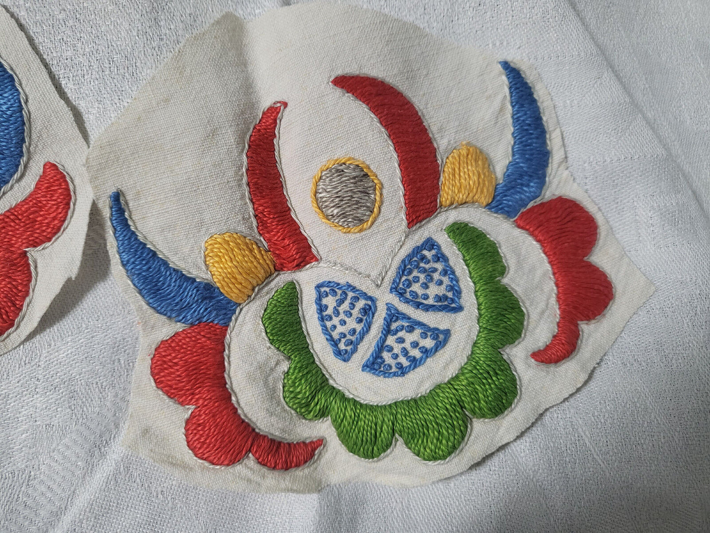 Trio broderies anciennes création couleur récup T3-23