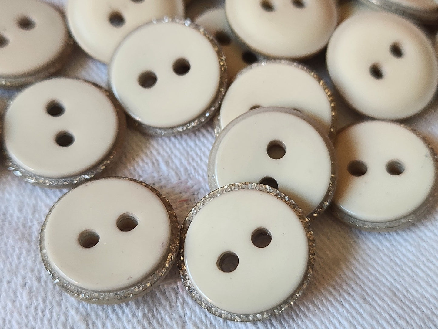Lot 21 boutons vintage gris argenté trous 1,5 cm ref 2686