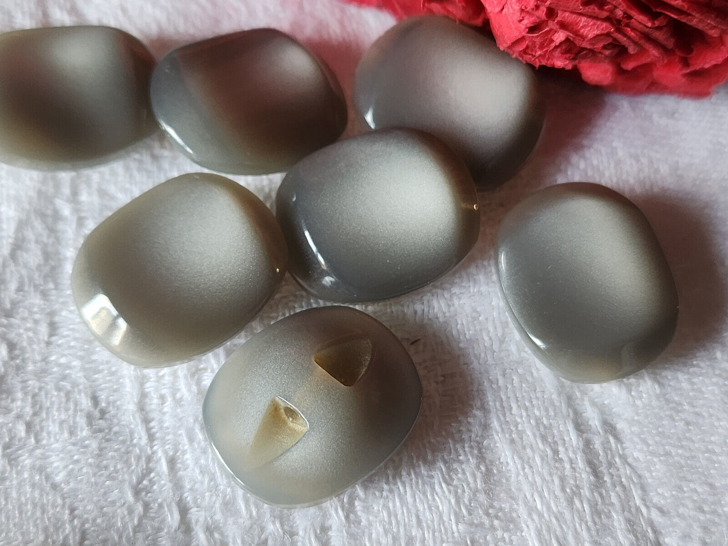 Lot 7 boutons vintage camaieu gris ovale 1,8 cm sur 1,4 cm pied ref 1557
