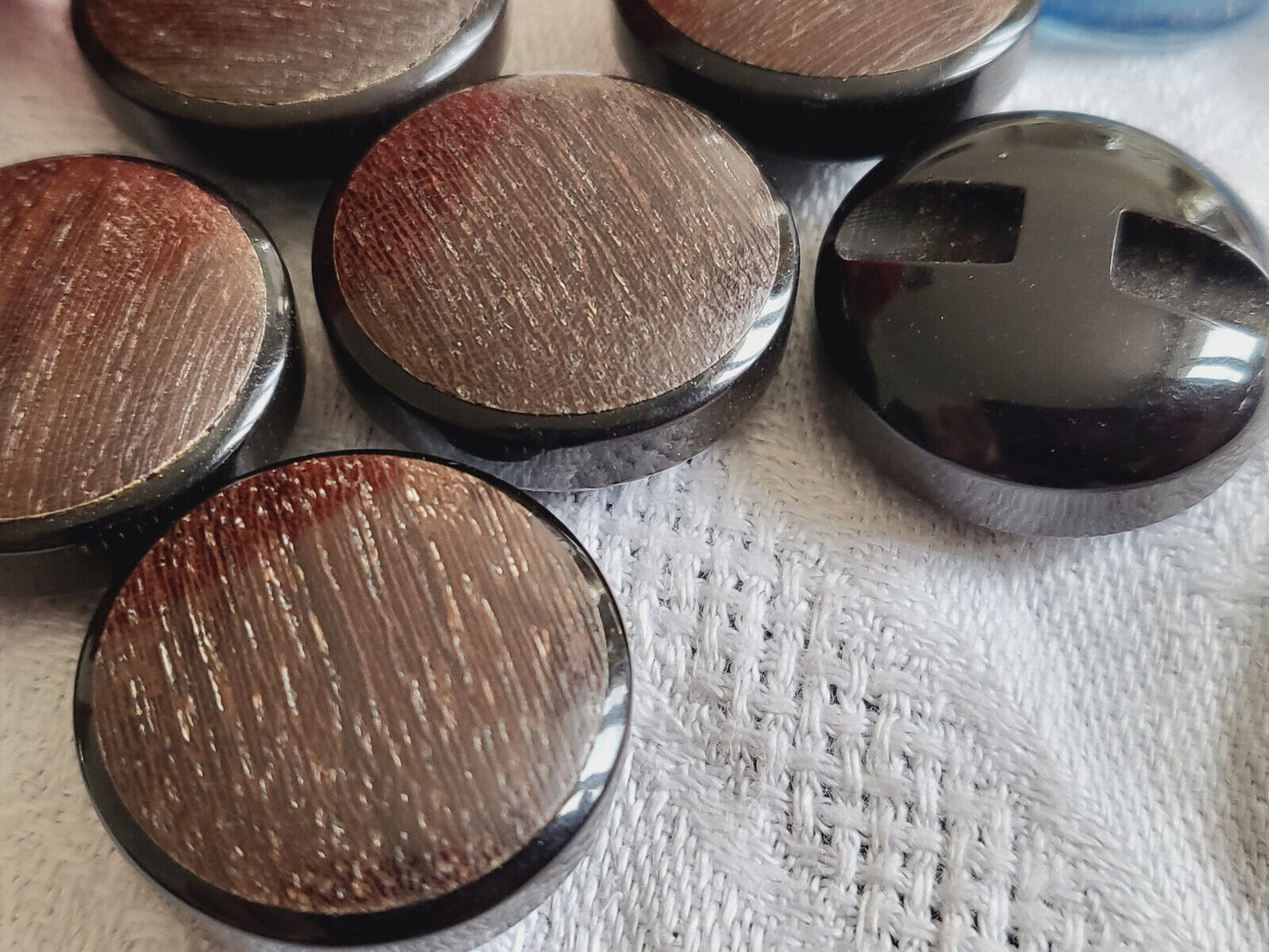 Lot 7 boutons vintage marron noir imitation bois pied 2 cm ref 1369