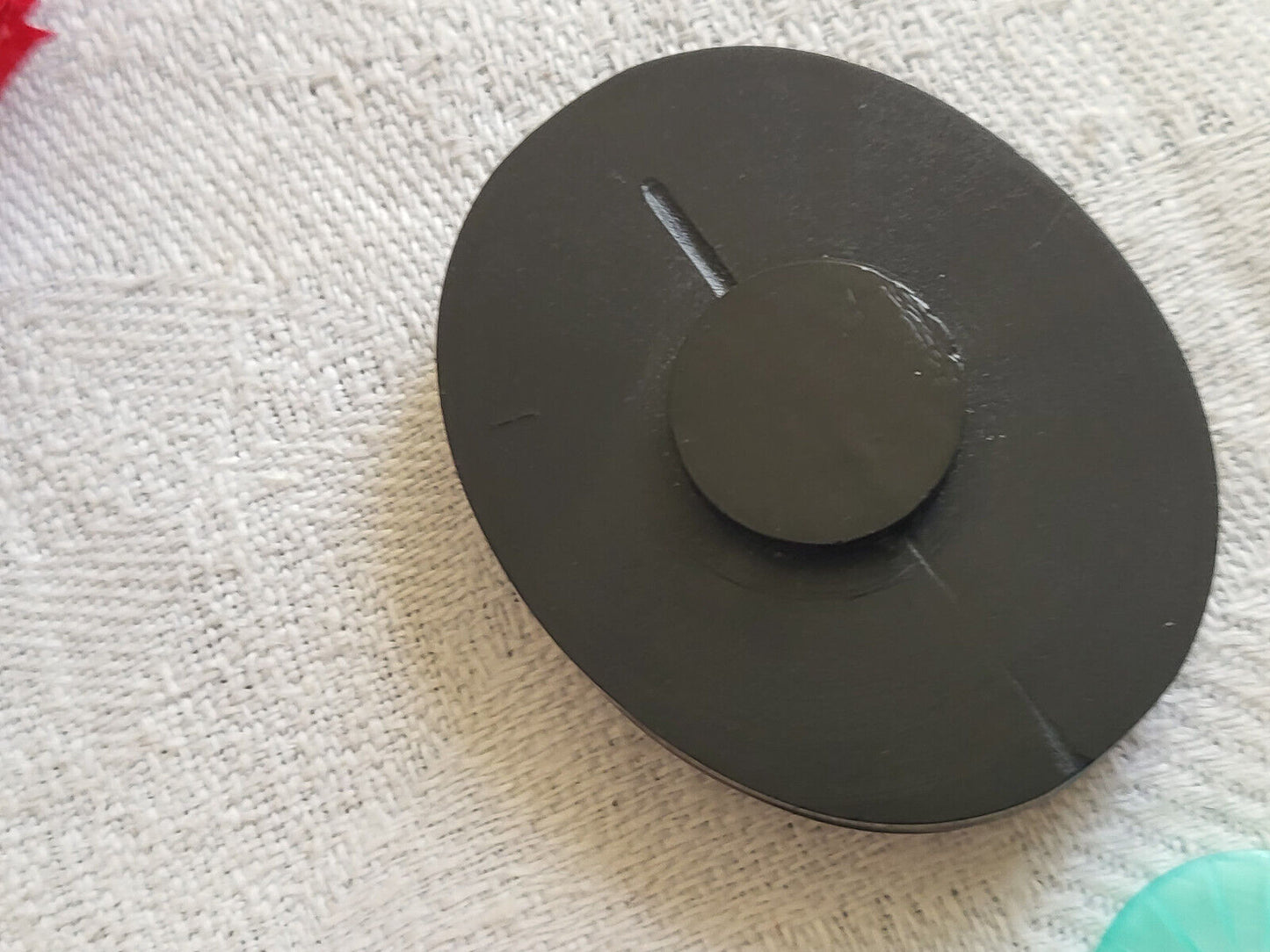 Énorme bouton ancien noir ovale épais pied 3,1 sur 3,8 cm D16K