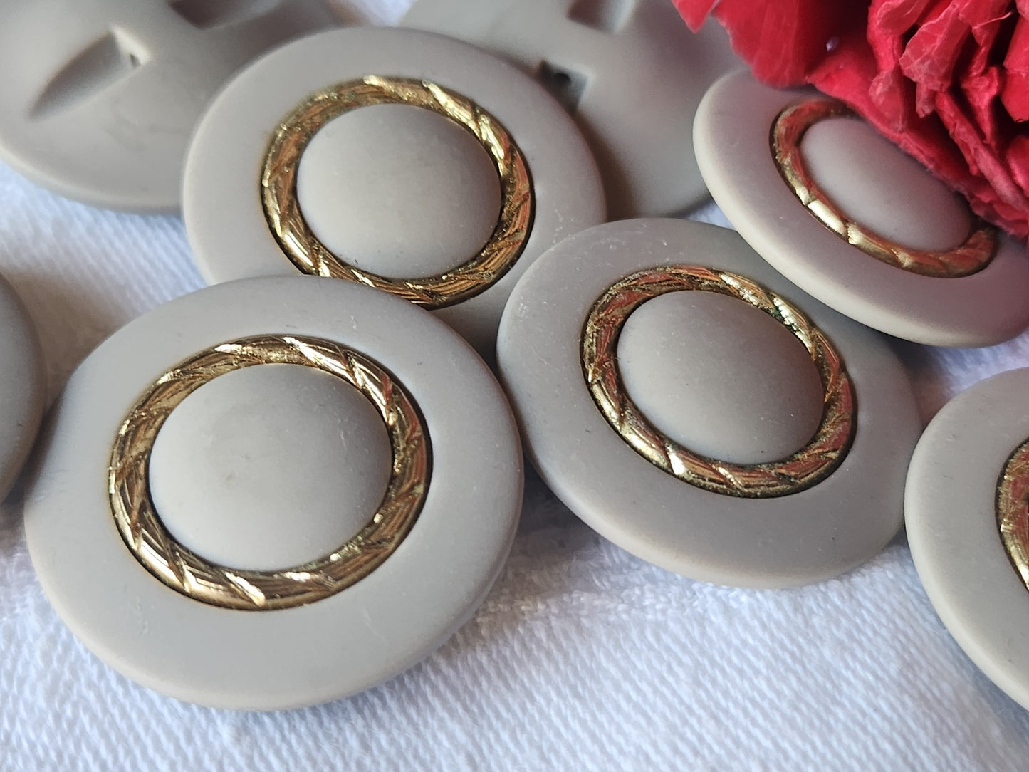 Lot 6 gros boutons vintage mat pied doré 3 cm ref 5549