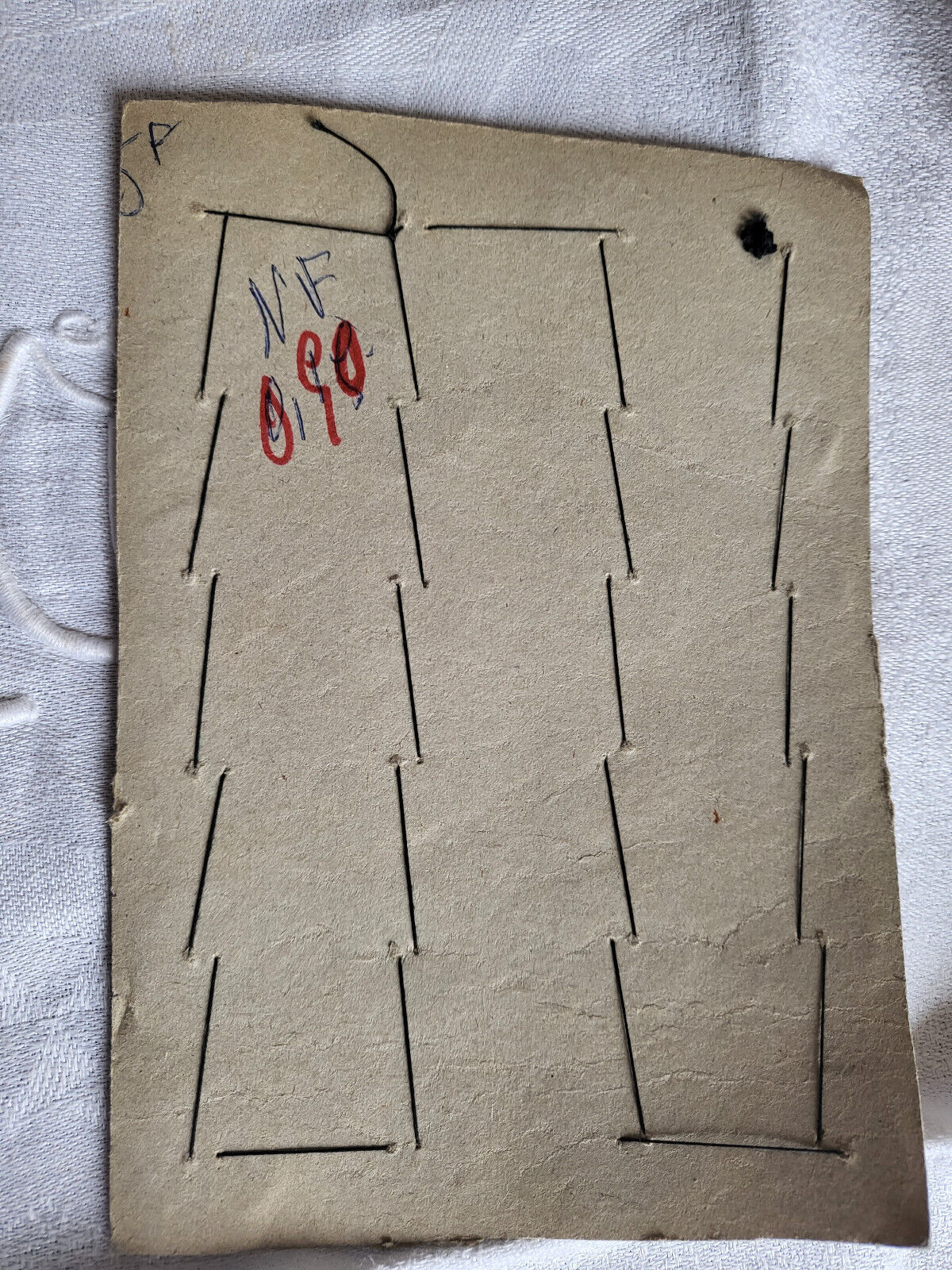 Plaque 24 boutons anciens marron strié diamètre 1,7 cm T18