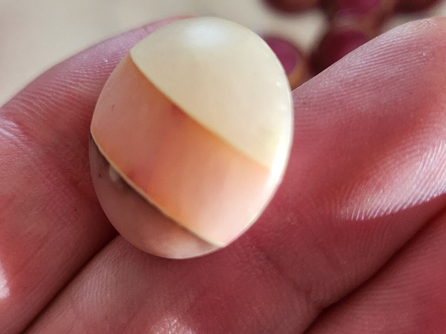 Ancien bouton en verre depoli rose pied camaieu 2,1 cm G2B