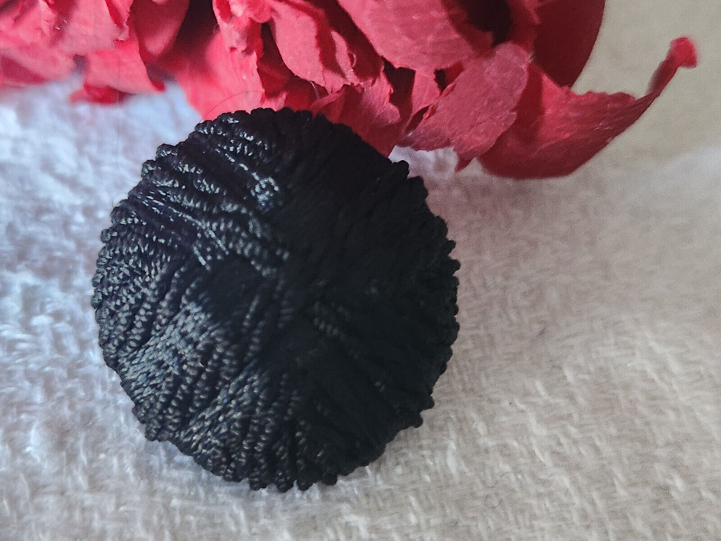 Ancien bouton en passementerie noir fait main collection 2,1 sur 2,2 cm D3E