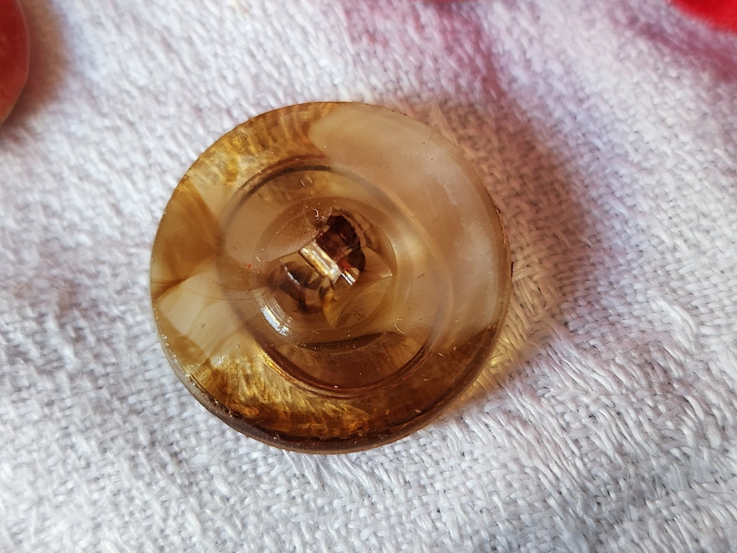 Bouton ancien en verre marron effet bille agathe 2,2 cm pied G19C