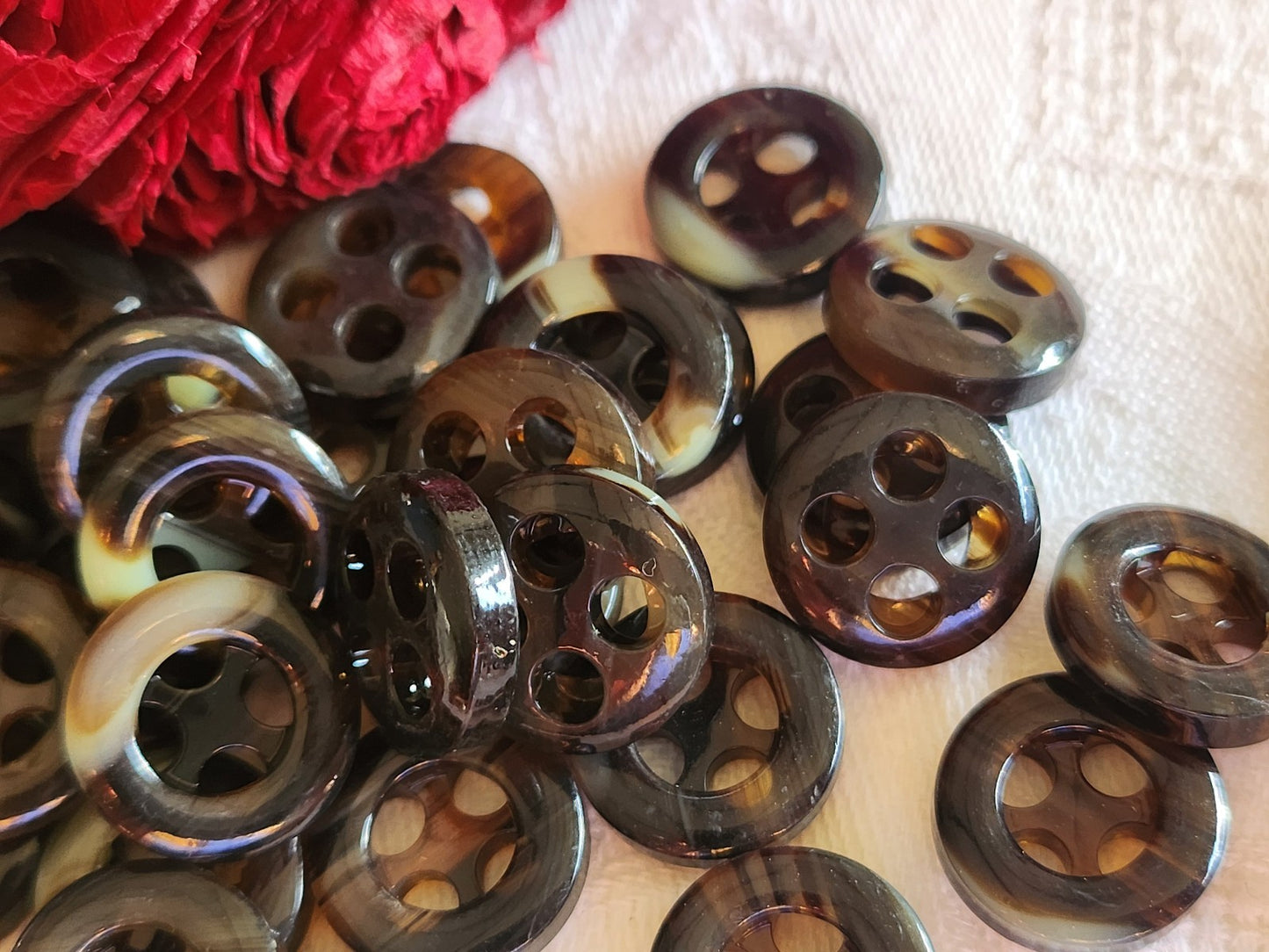 Lot 24 boutons vintage marron moucheté large trou 1,4 cm ref 5772