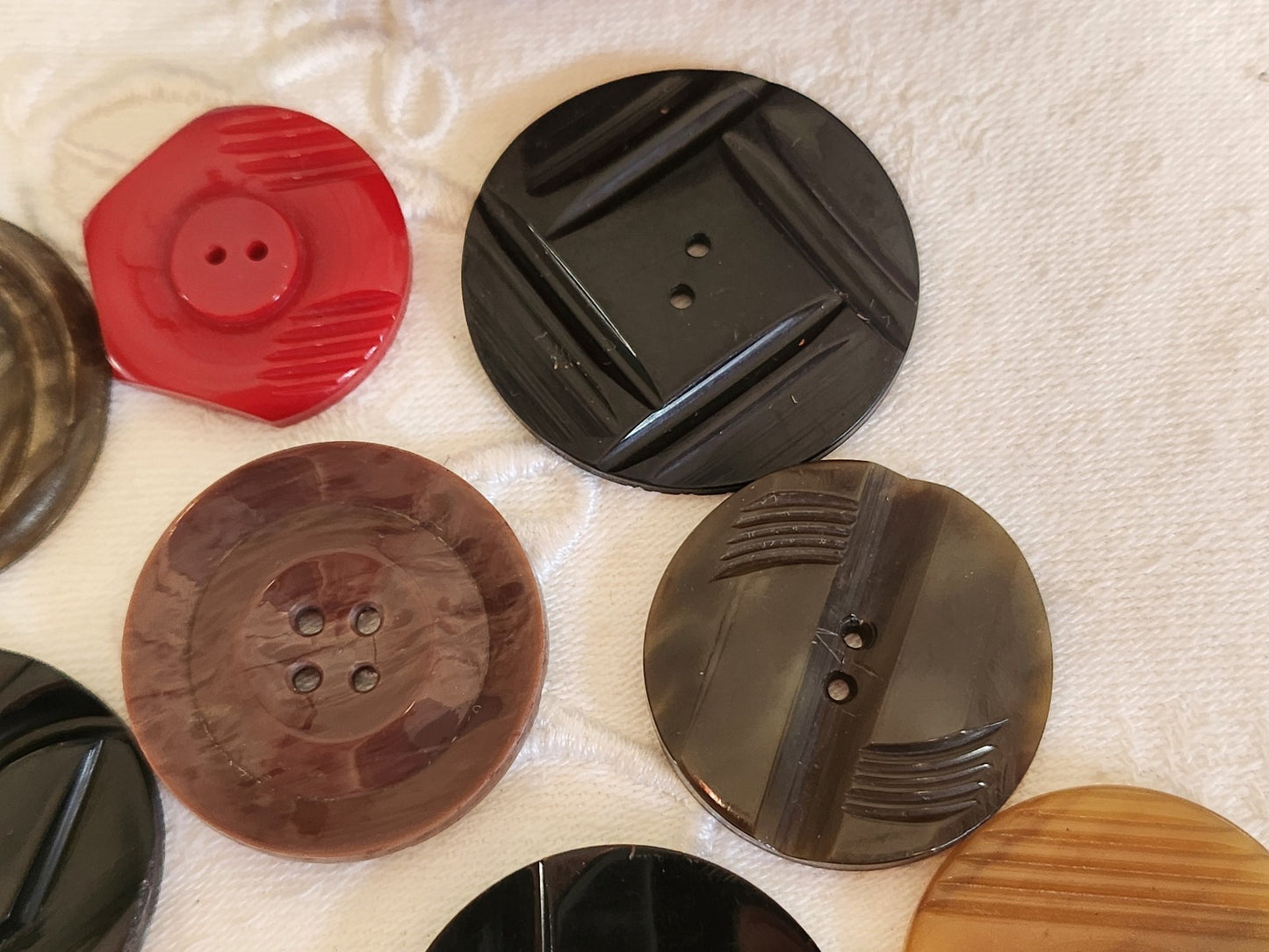 Lot 20 boutons anciens art deco bakelite plastique galalithe 2 à 3,6 cm T14