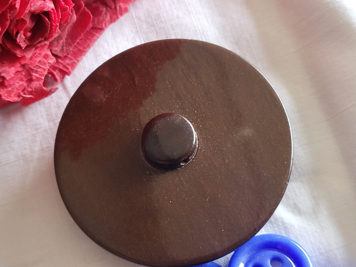 Énorme bouton ancien marron marbré à pied XXL épais 4,4 cm manteau ref 5890