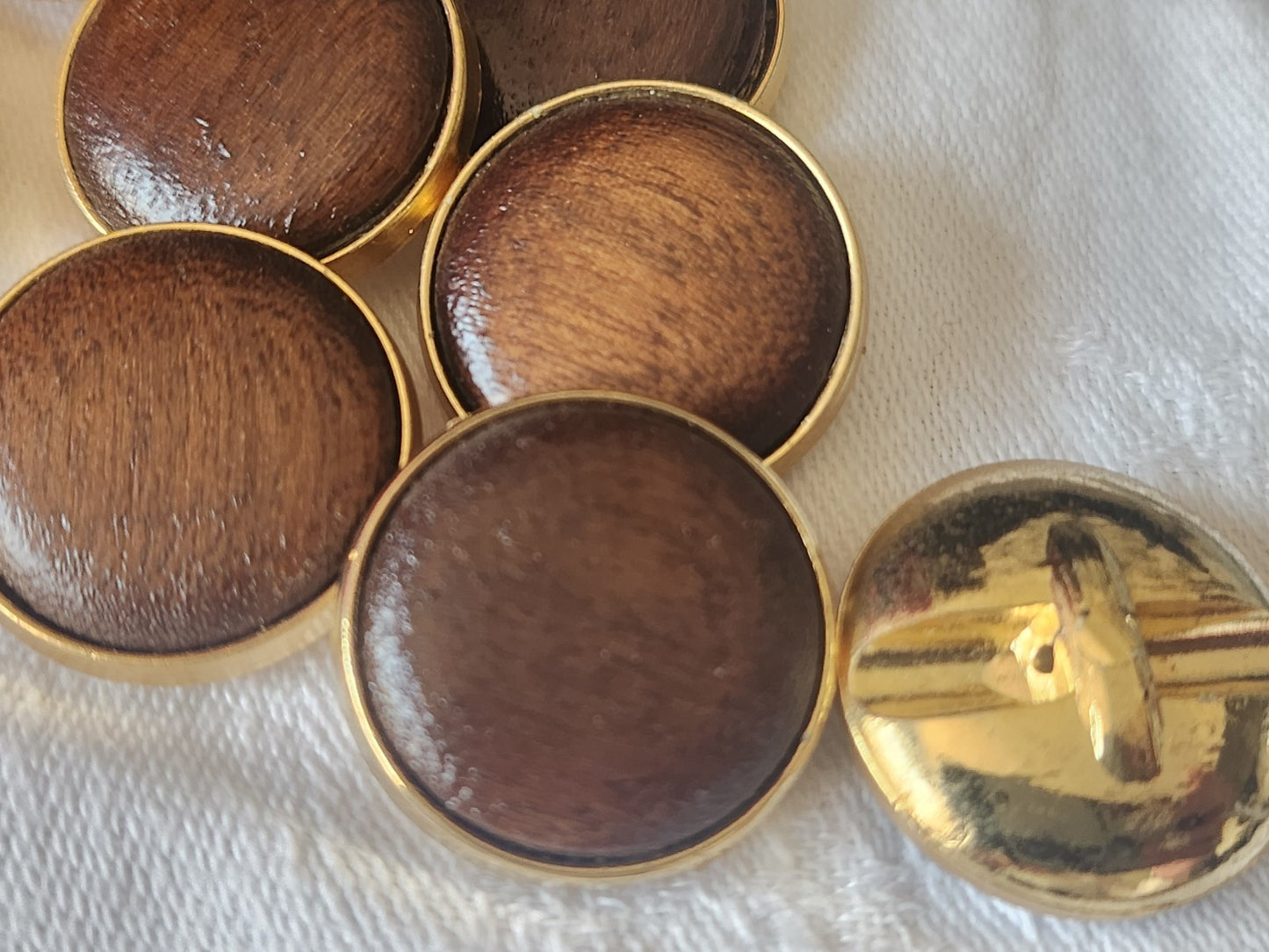 Lot 6 boutons vintage coeur en bois monture acrylique doré pied 2,3 cm ref 1285