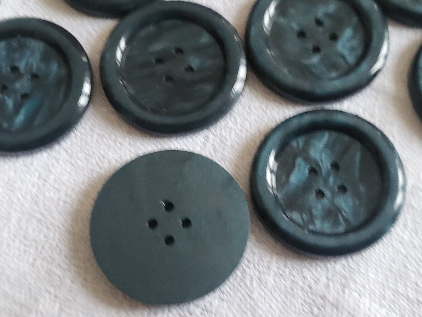 Lot 8 gros boutons vintage bleu moucheté à trous 2,6 cm ref 1048