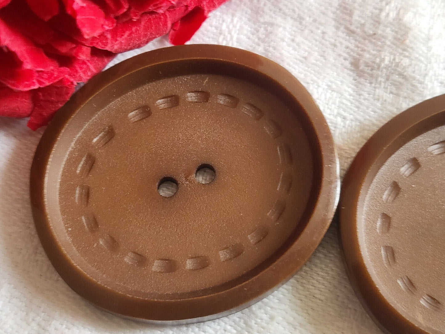 Duo gros boutons marron ovale travaillé à trou manteaux 3,3 sur 3,5 ref 1625