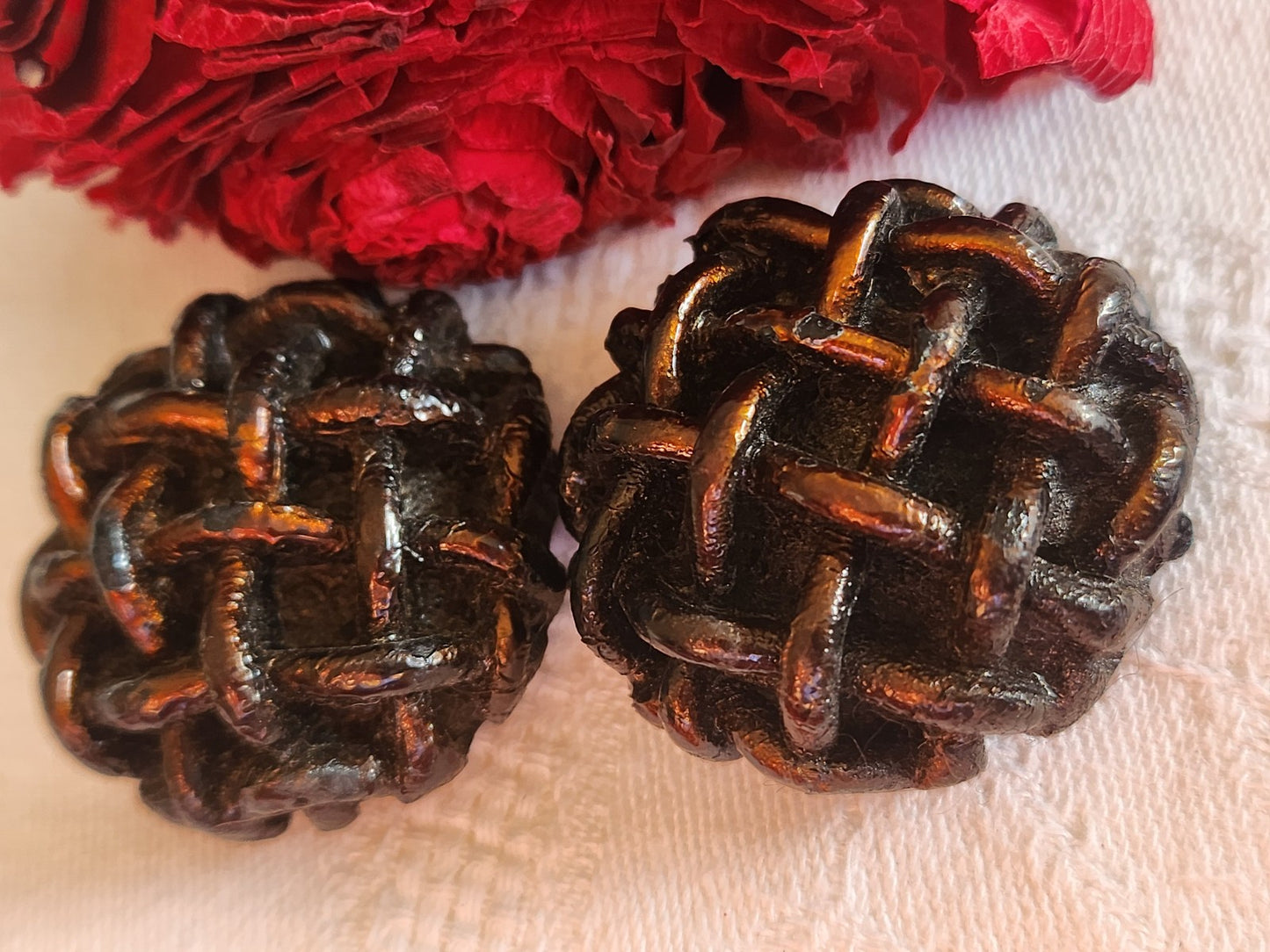 Duo gros boutons vintage en resine quadrillé 3,4 cm ref 5744