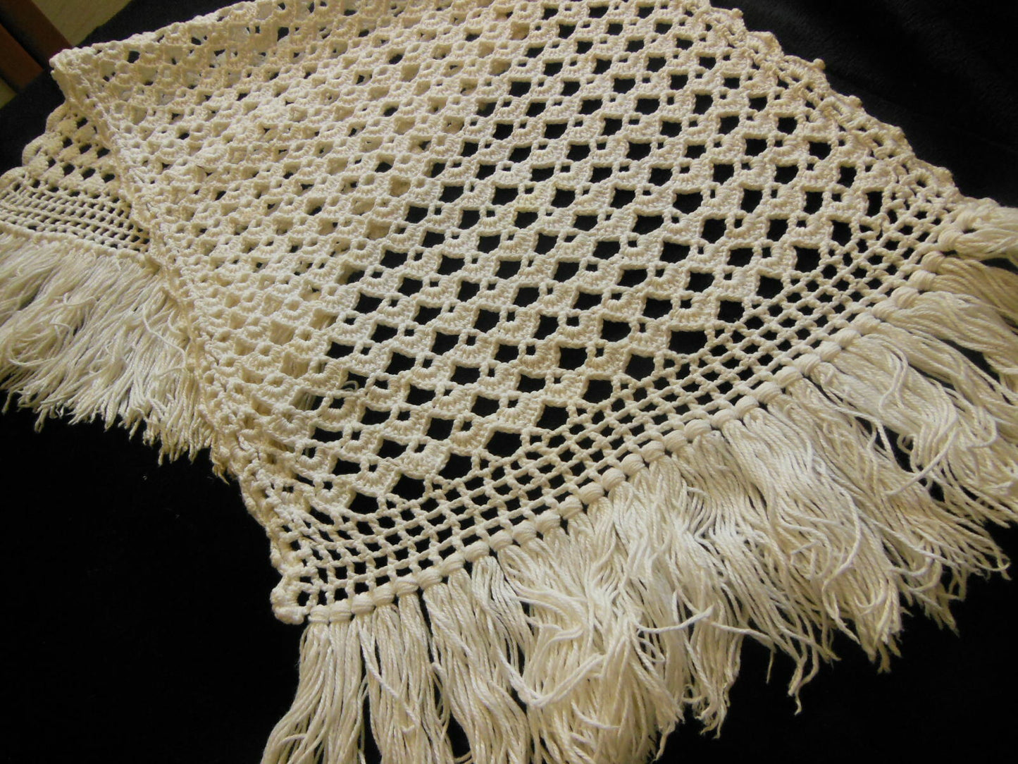 Napperon vintage crochet épais à franges à nettoyer 32 sur 74 cm B6-83