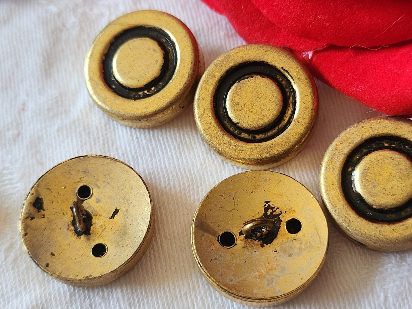 Lot 5 boutons vintage en metal doré épais à pied 2,2 cm ref 6019