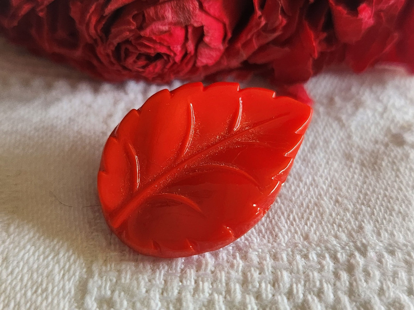 Gros bouton vintage en verre collection forme feuille 1,9 sur 2,7 cm G7N