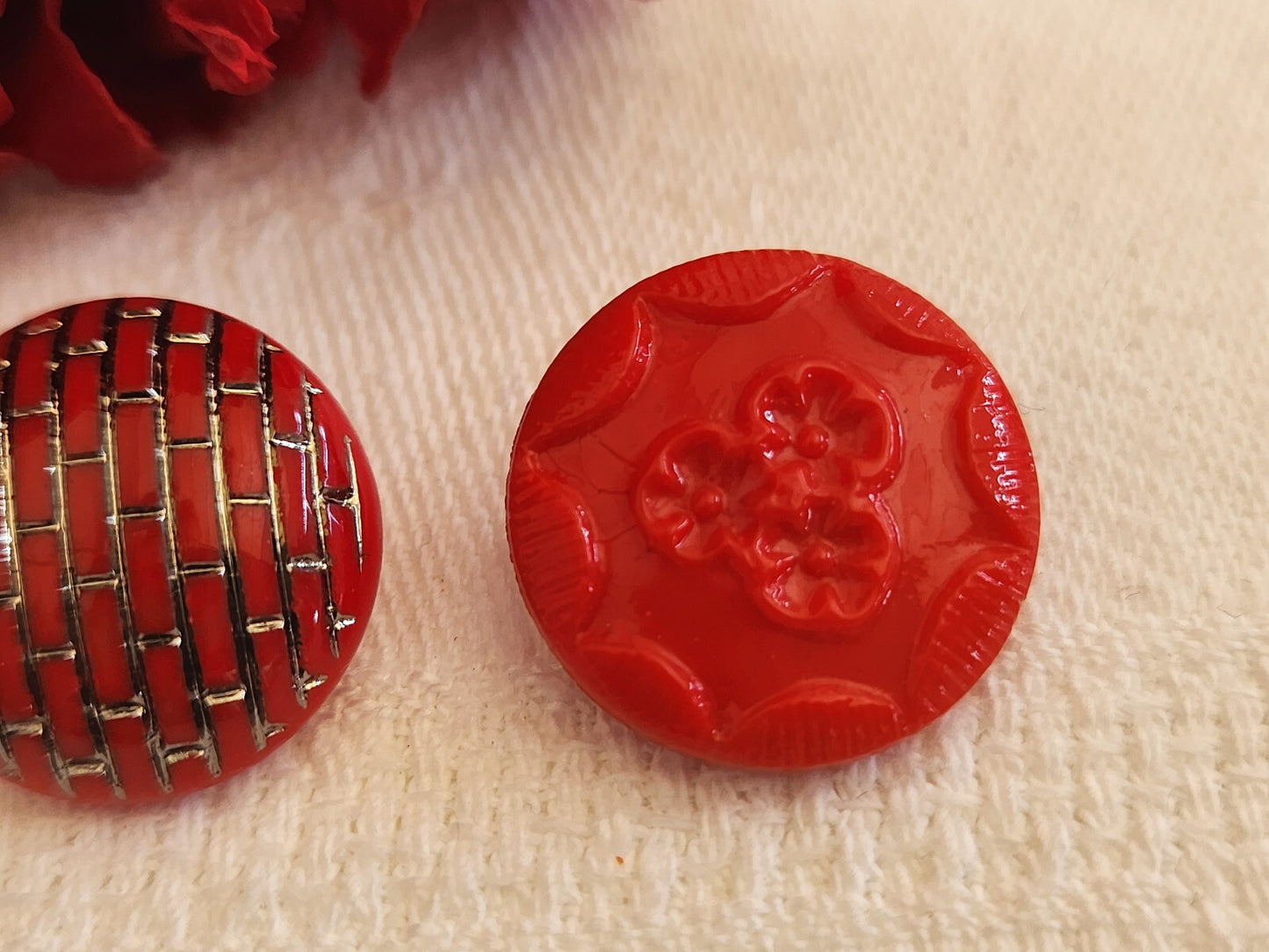 Duo boutons vintage en verre motif rouge 1,8 cm D15E