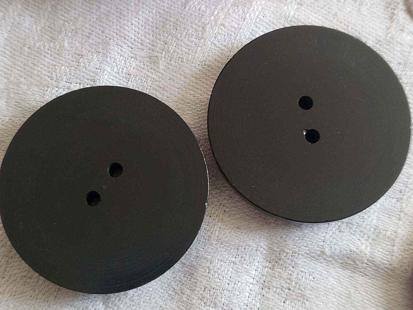 Duo gros boutons anciens relief crème noir texturé diamètre: 3,6 cm ref 2517