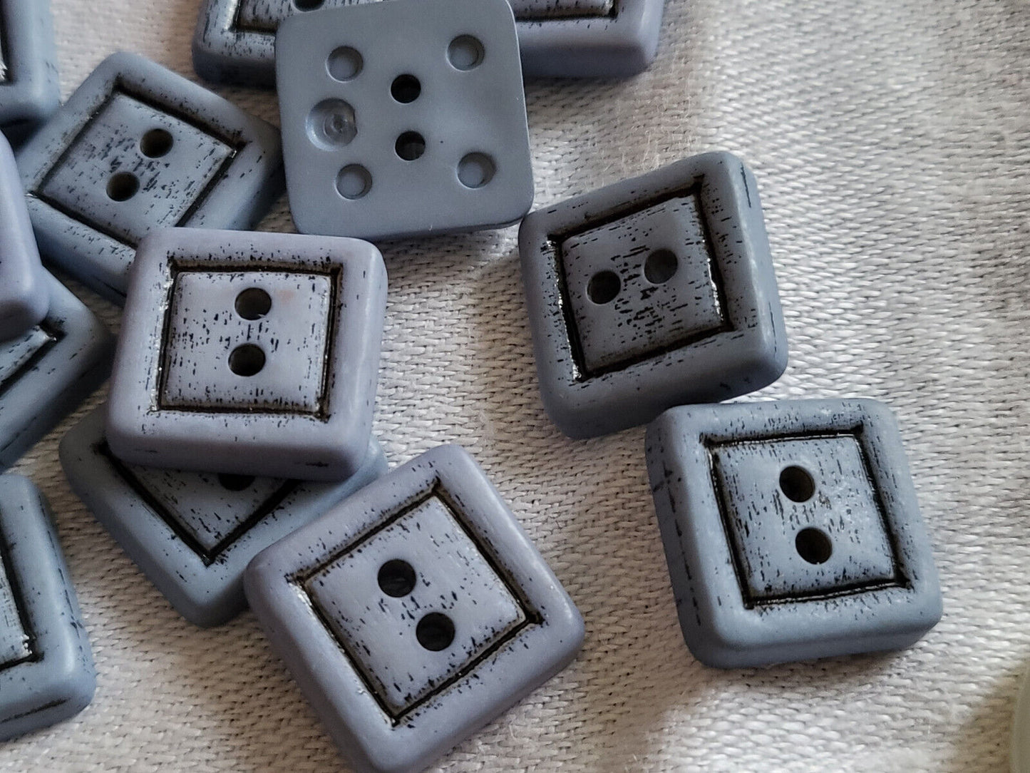 Lot 12 boutons vintage carré bleu gris diamètre 1,4 cm ref 964