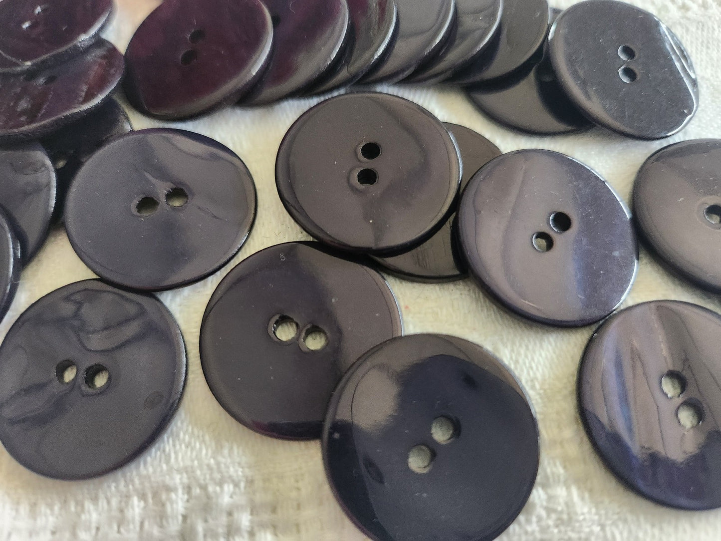 Lot 6 gros boutons vintage en nacre bleu foncé vintage trous 2,2 cm ref 6116