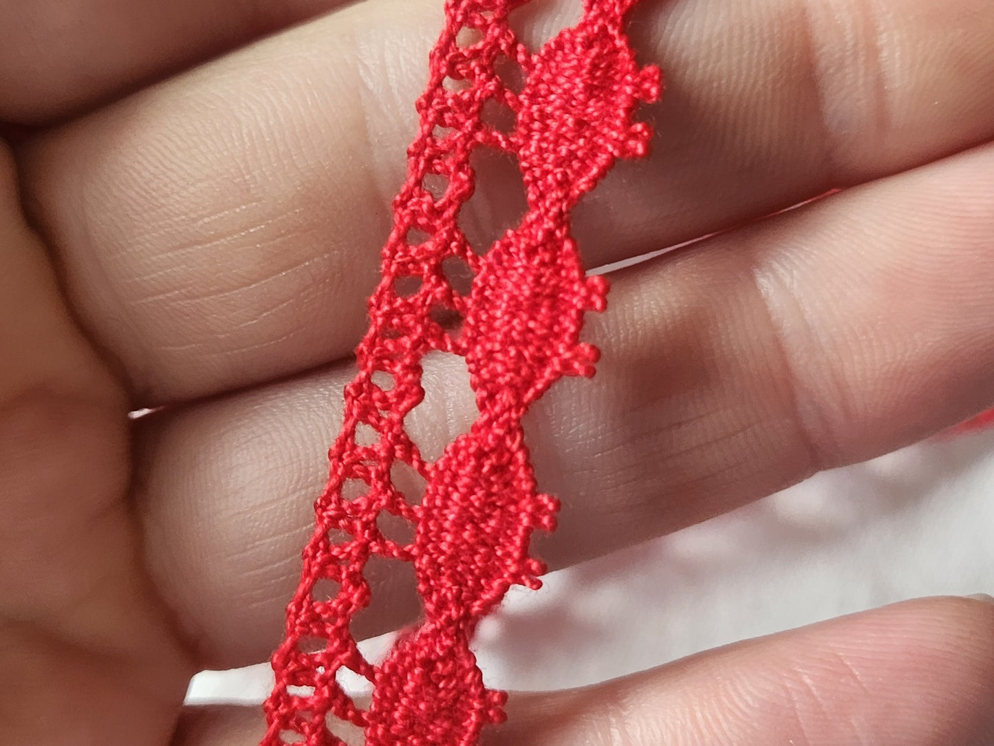 Dentelle vintage rouge DMC coton large 3 métres sur 1,4 cm A2