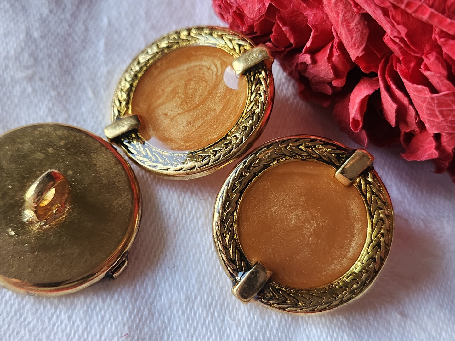 Trio boutons vintage en métal coeur marron 2,5 sur 2,7 cm ref 5773