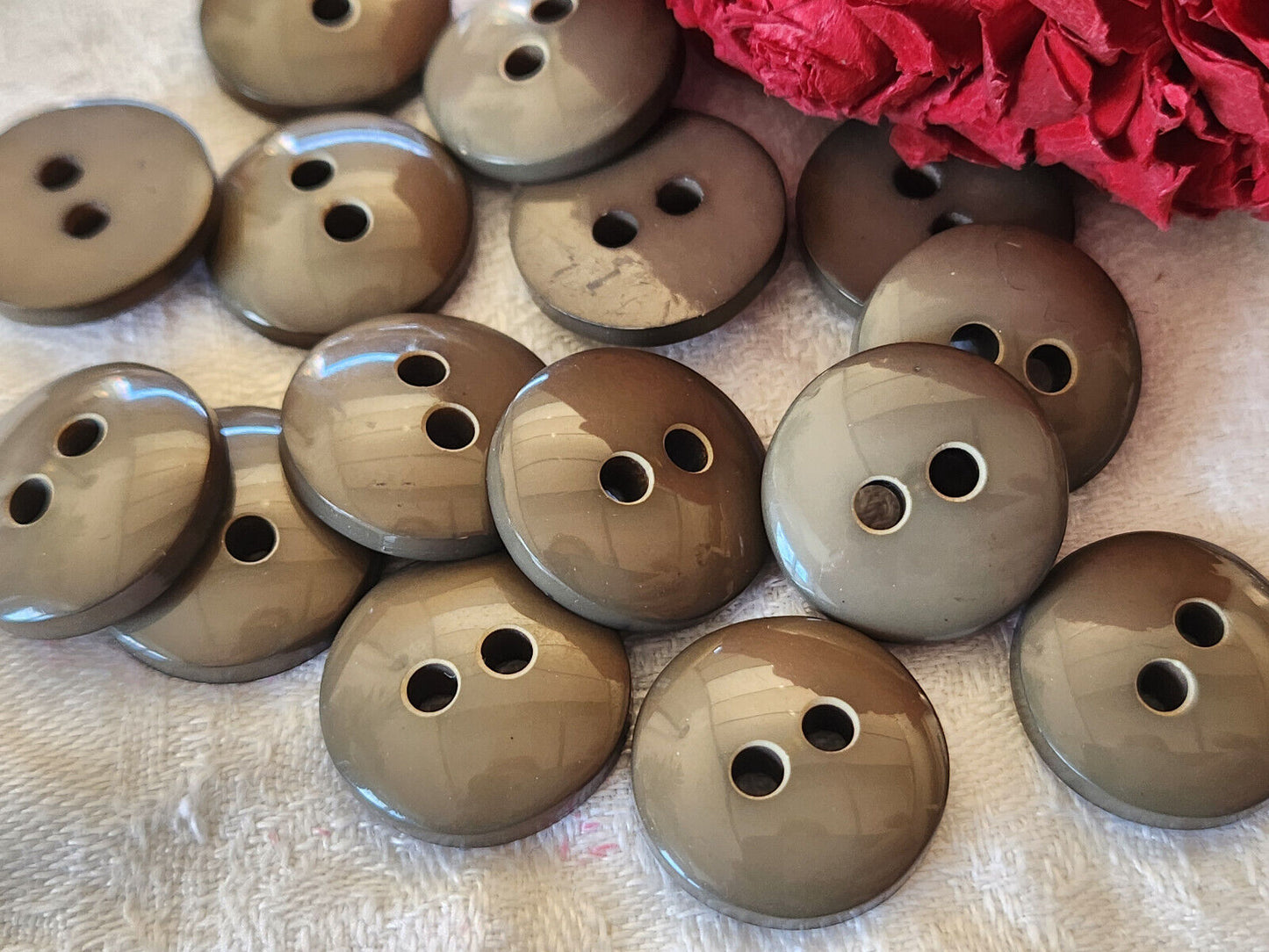Lot 12 jolis boutons vintage gris bombé trous 1,8 cm ref 538