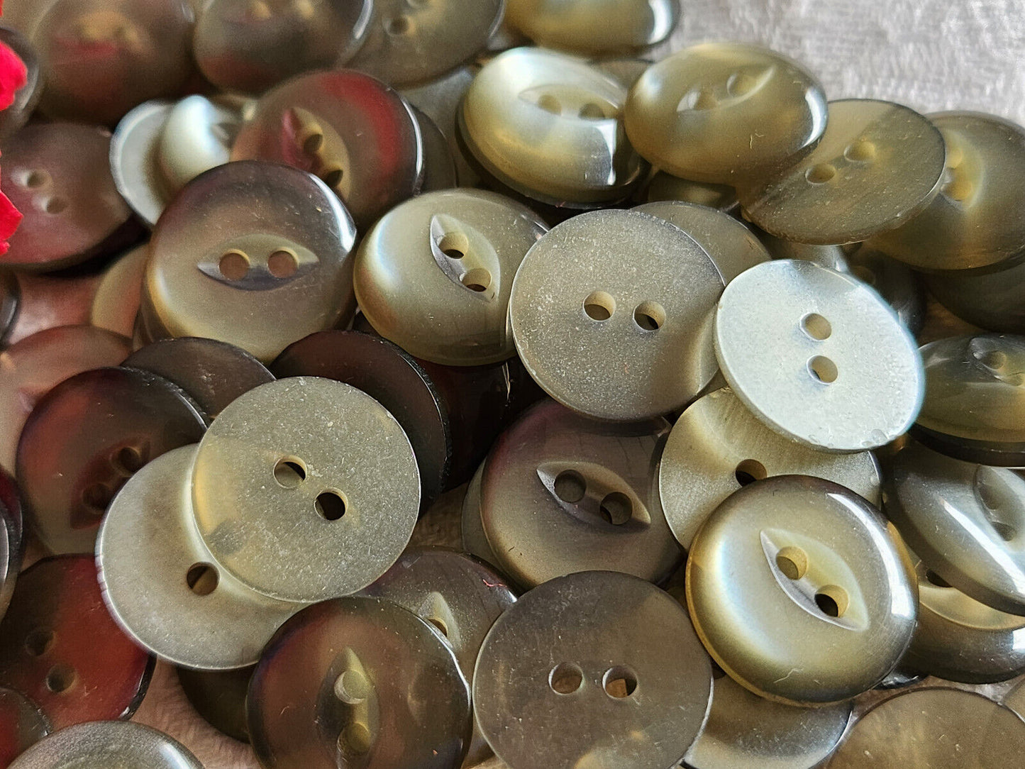 Lot 44 boutons vintage gris style iminacre à trous 1,4 cm ref 1473
