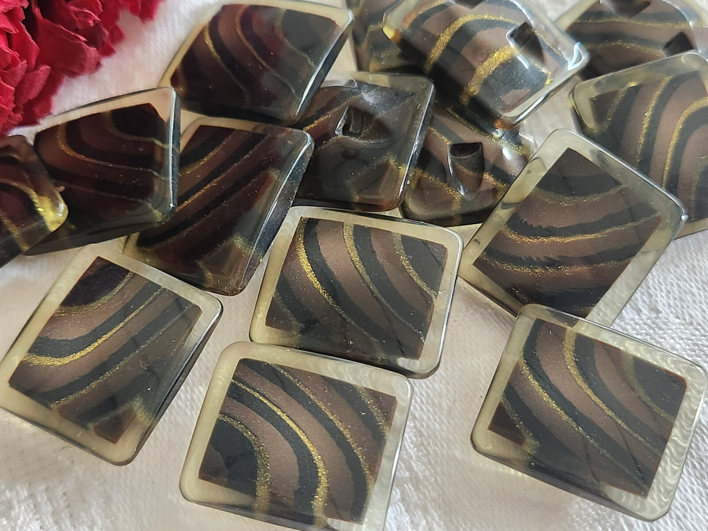 Lot 6 boutons vintage marron nclusion dorépied 2 sur 2,2 cm ref 872