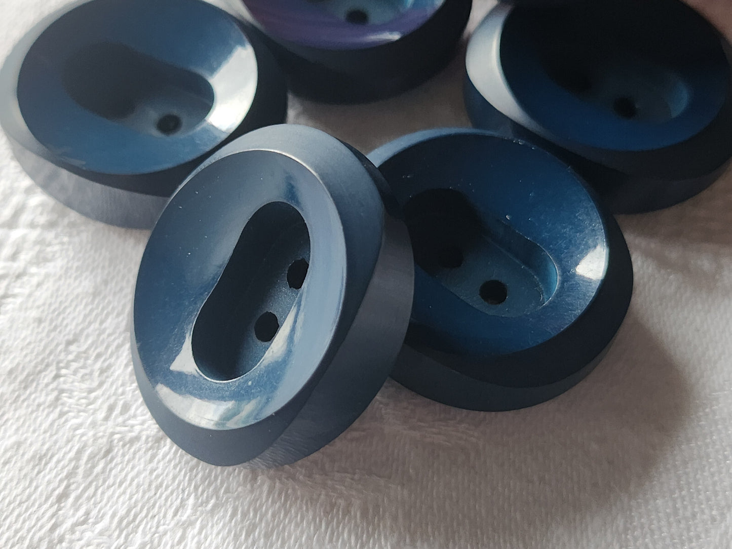 Lot 6 gros et épais boutons vintage bleu 2,6 sur 3 cm lourd trous ref 4806