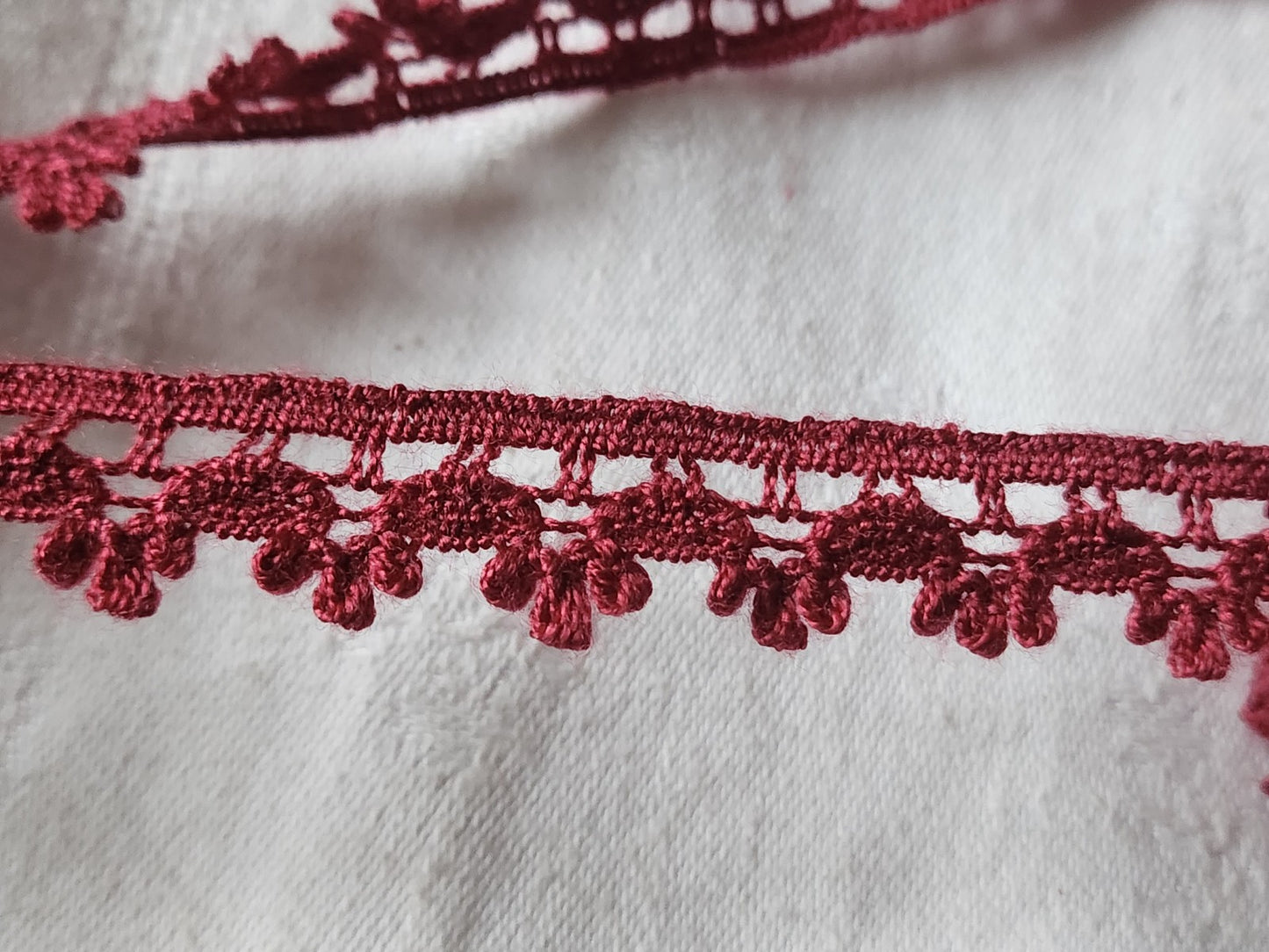 Dentelle vintage lie de vin coton 3 métres sur 1,4 cm A2
