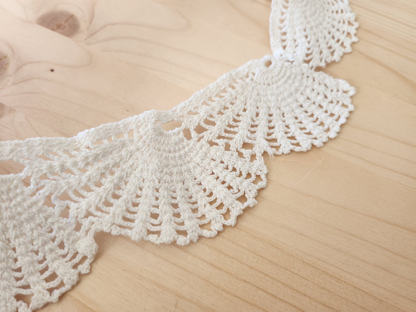 Dentelle ancienne pourtour napperon crochet blanc T2-19