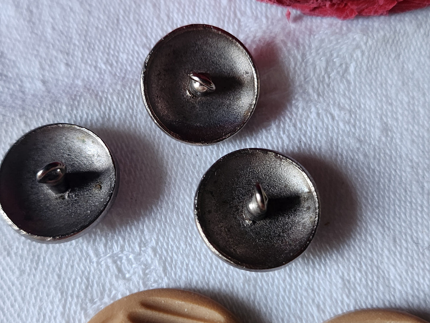 Trio boutons vintage en métal argenté facette noir pied 1,7 cm ref 2350