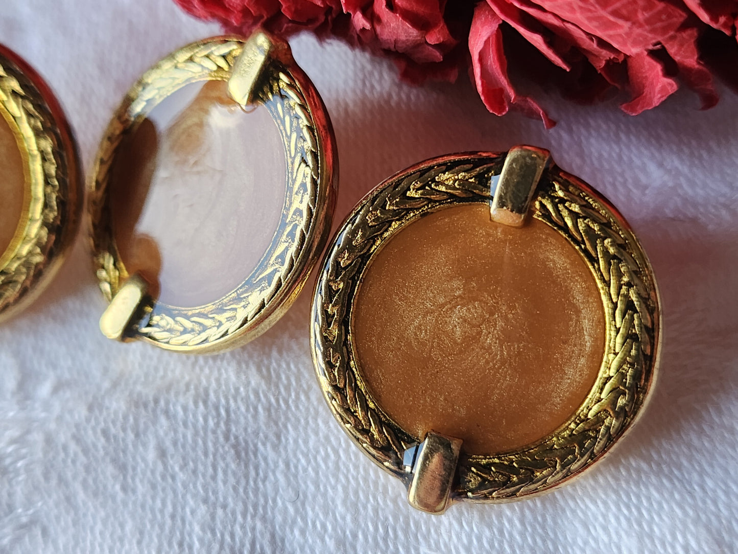Trio boutons vintage en métal coeur marron 2,5 sur 2,7 cm ref 5773