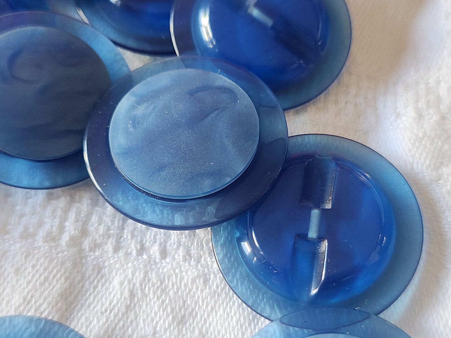 Lot 6 gros boutons vintage bleu deux tons pied 2,8 cm ref 6161 ***