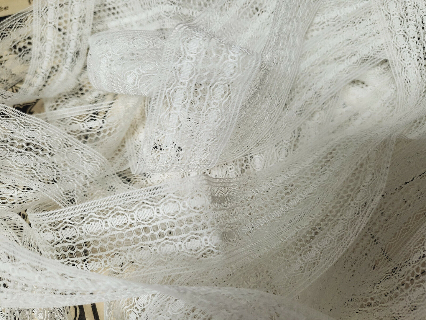 Dentelle ancienne vintage blanche nylon entre deux 7 mètres 40 sur 2,4 cm T4-8