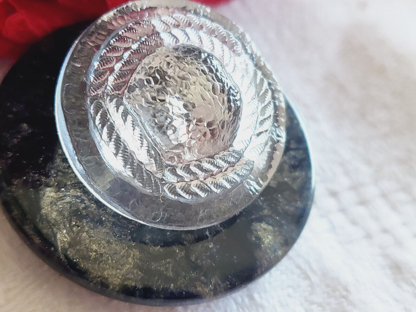 Bouton en verre ancien en verre transparent fort relief pied 2,2 cm G19F