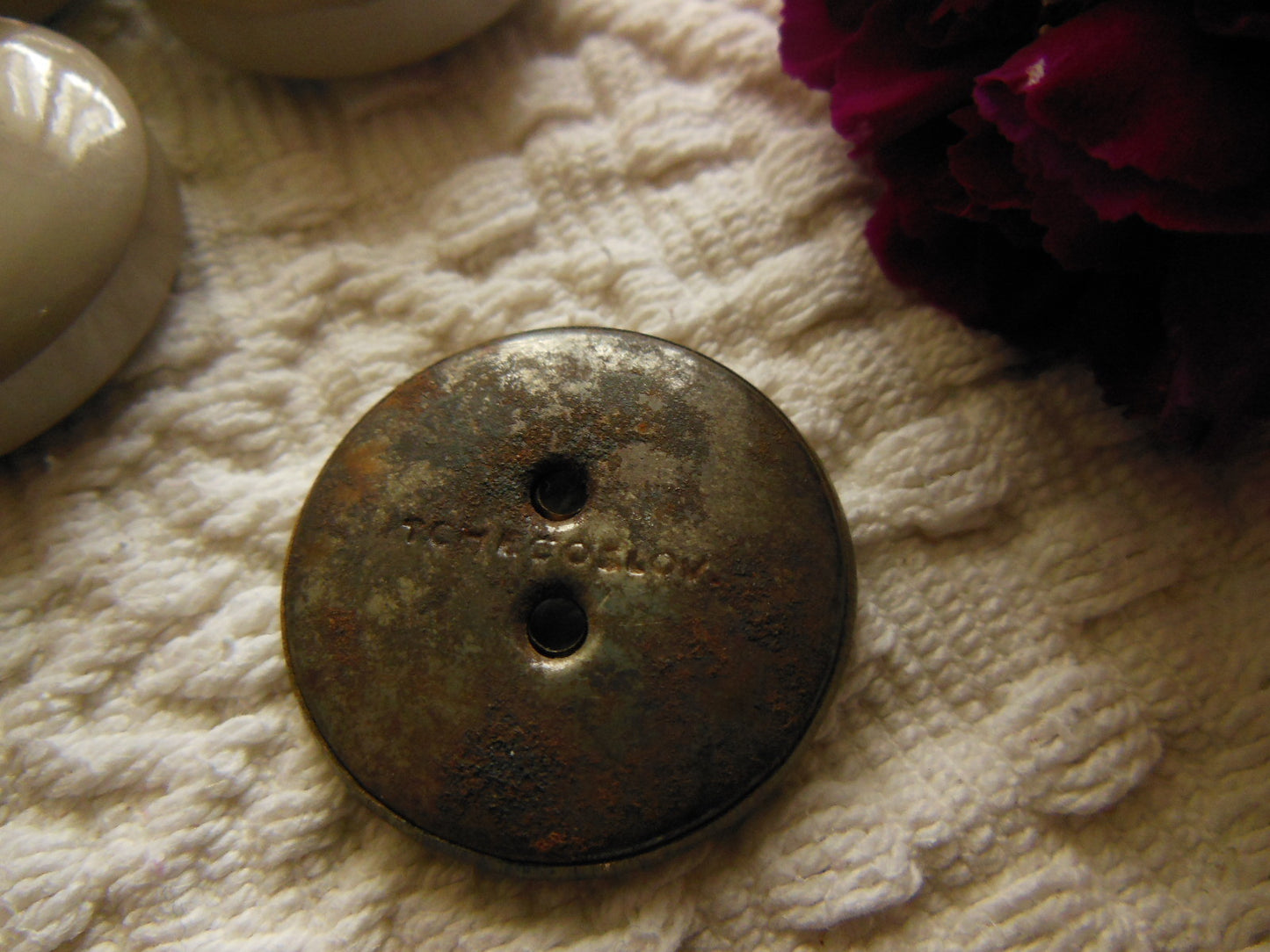 gros bouton ancien metal deux couleurs diamètre 2,7 cm G15B