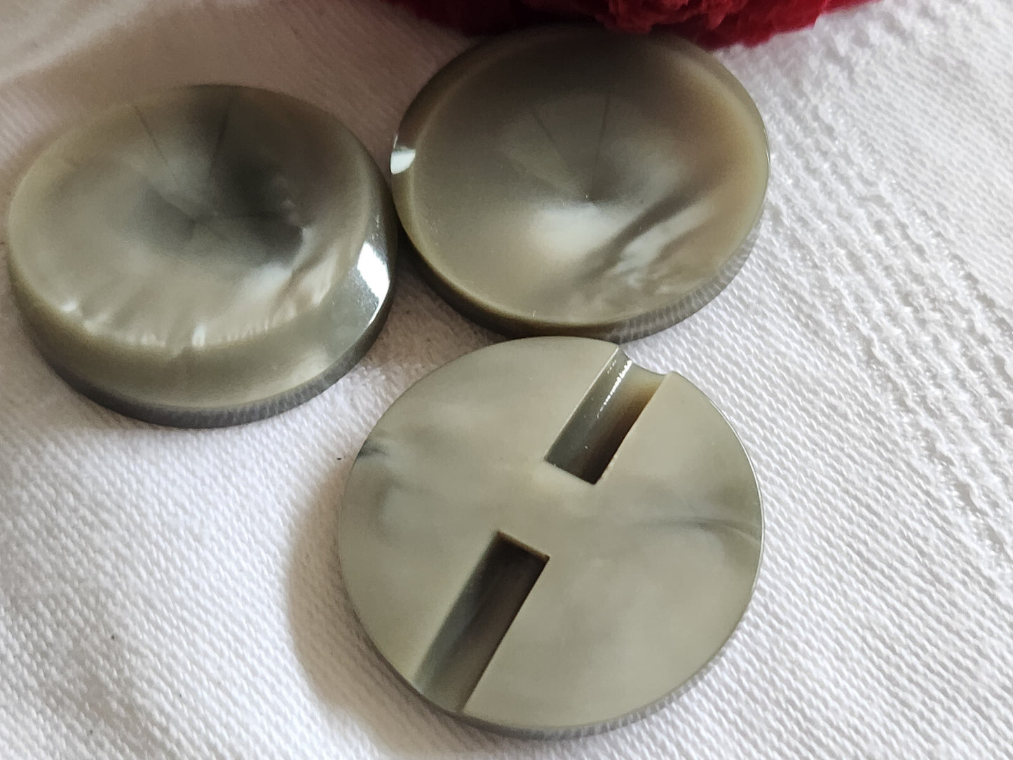 Trio gros boutons vintage gris laiteux pied 3 cm ref 5261