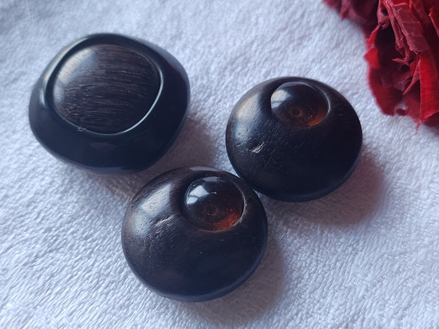 TRio boutons vintage en bois collection originaux 2,5 et 2,2 cm ref 2345