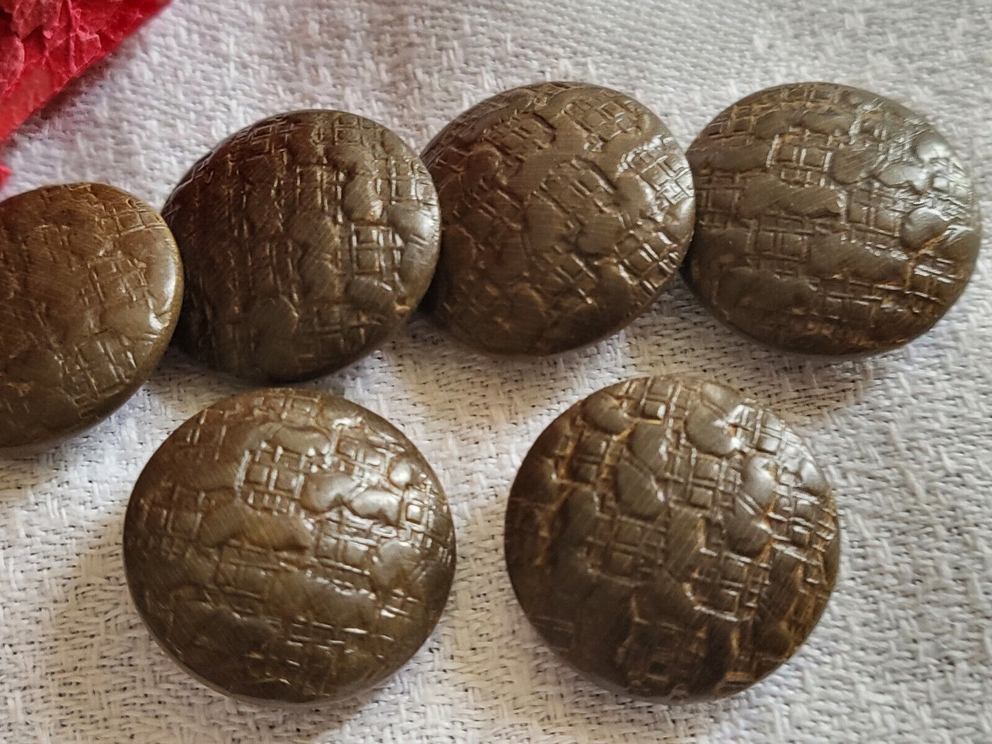 Lot 6 boutons anciens en bois alveole marron à pied 2 cm ref 2694