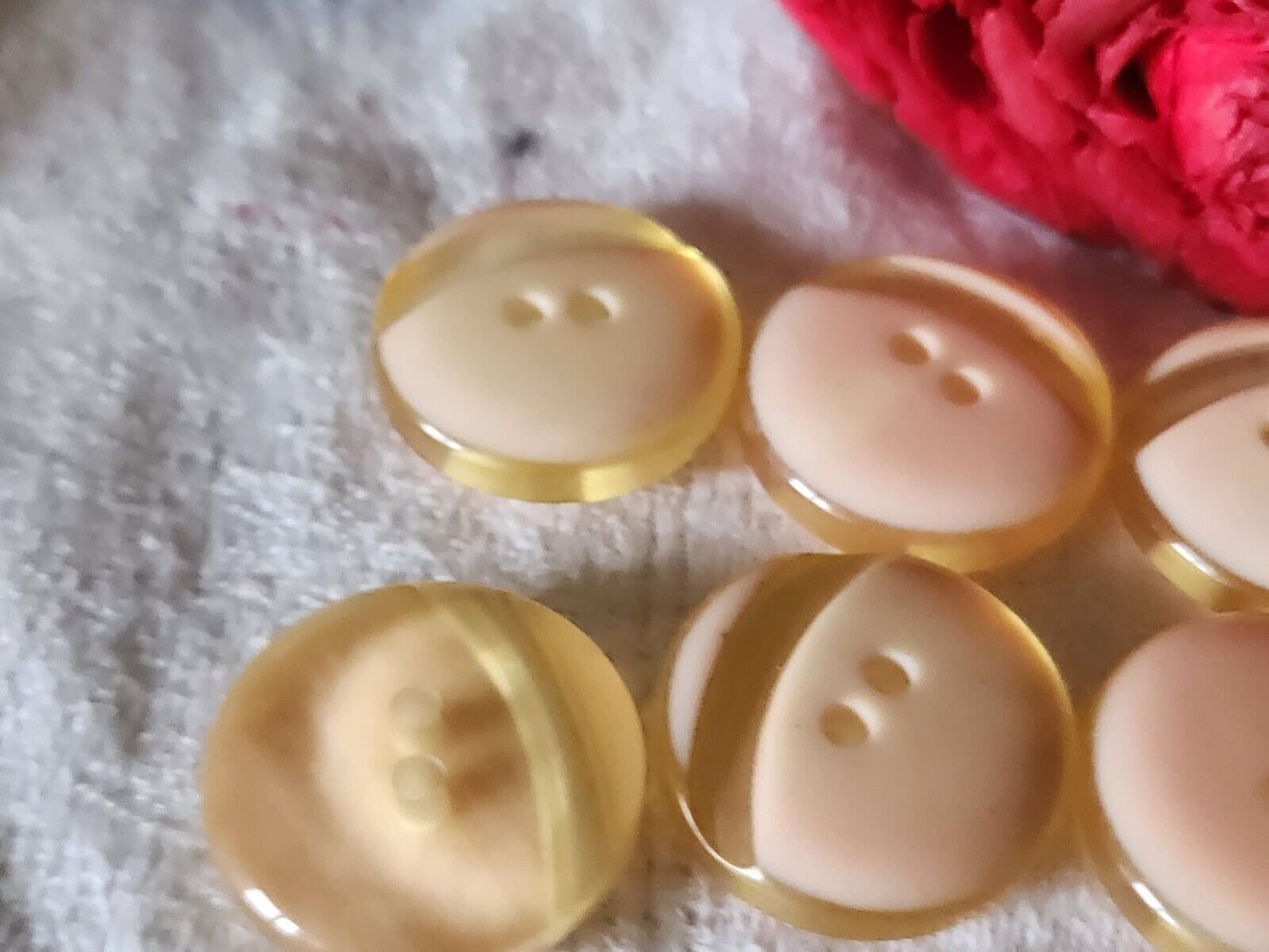 Lot 6 boutons vintage rose a trous teinte non homogene 2,3 cm ref 2015