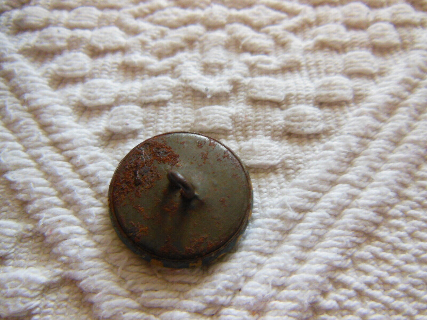 Bouton ancien en métal motif bleu à pied 2,3 cm D13B collection
