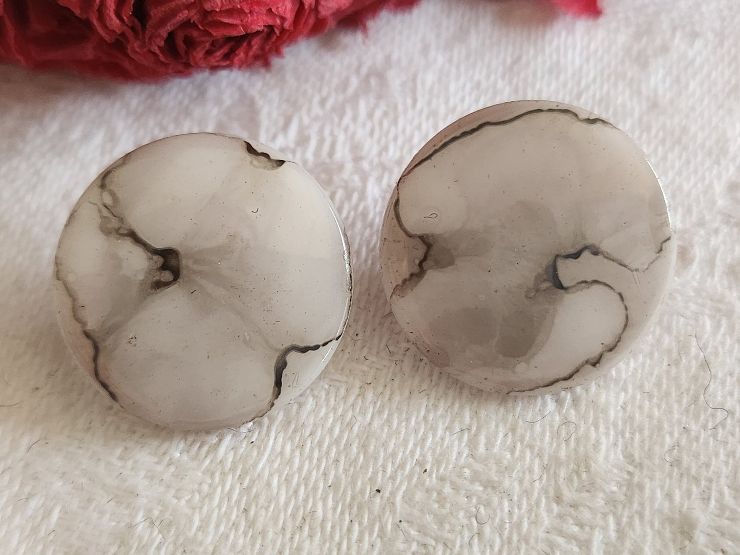 Duo boutons vintage en verre blanc marbré gris 1,7 cm G8D