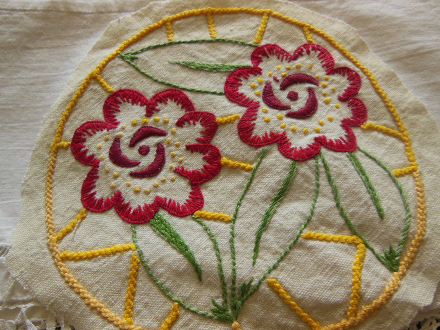 Broderie ancienne grosse fleur bouquet ronde création incrustation main B7