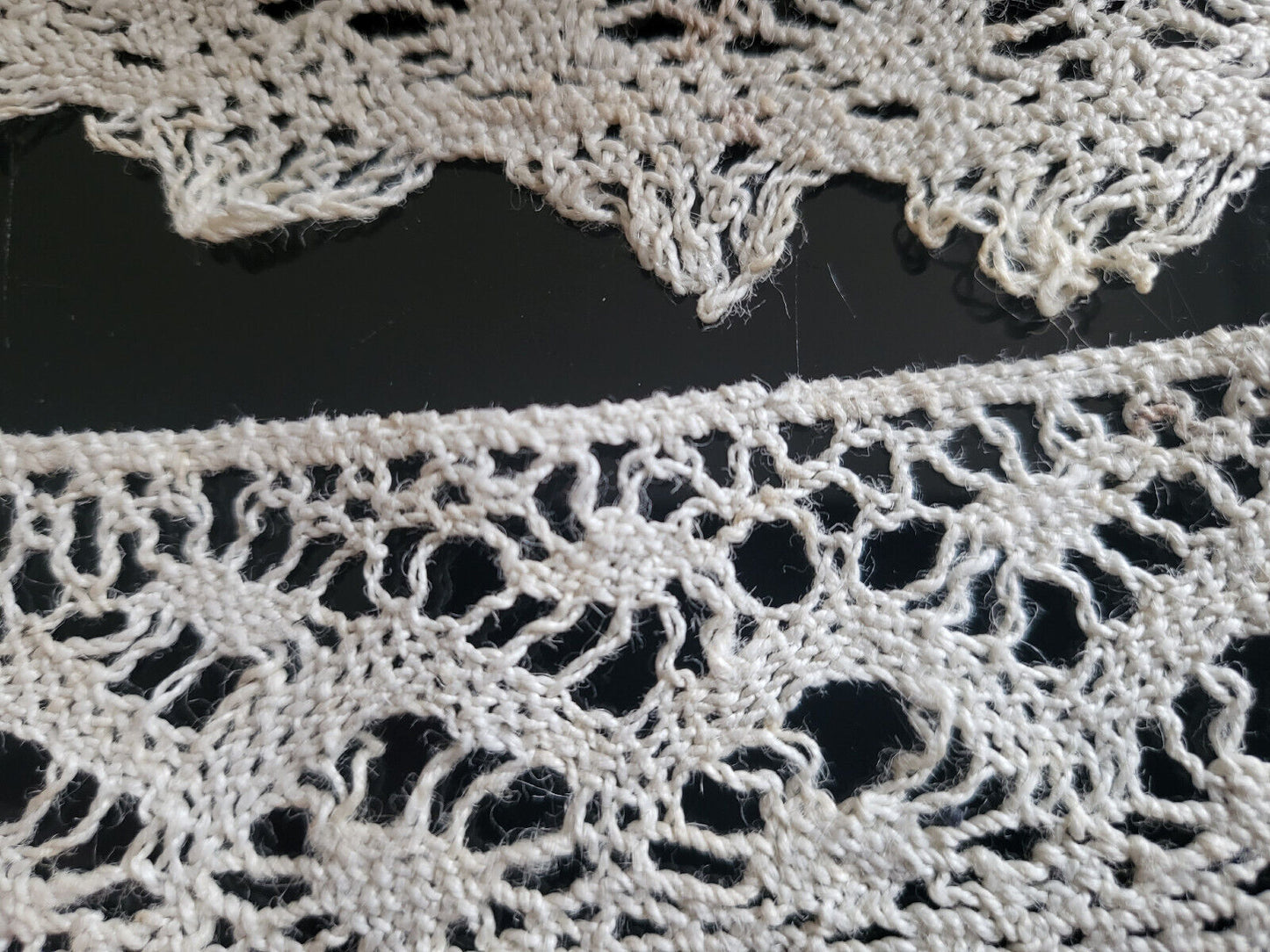 Dentelle ancien 1 mètre 55 sur 4 cm plutôt large T14-61