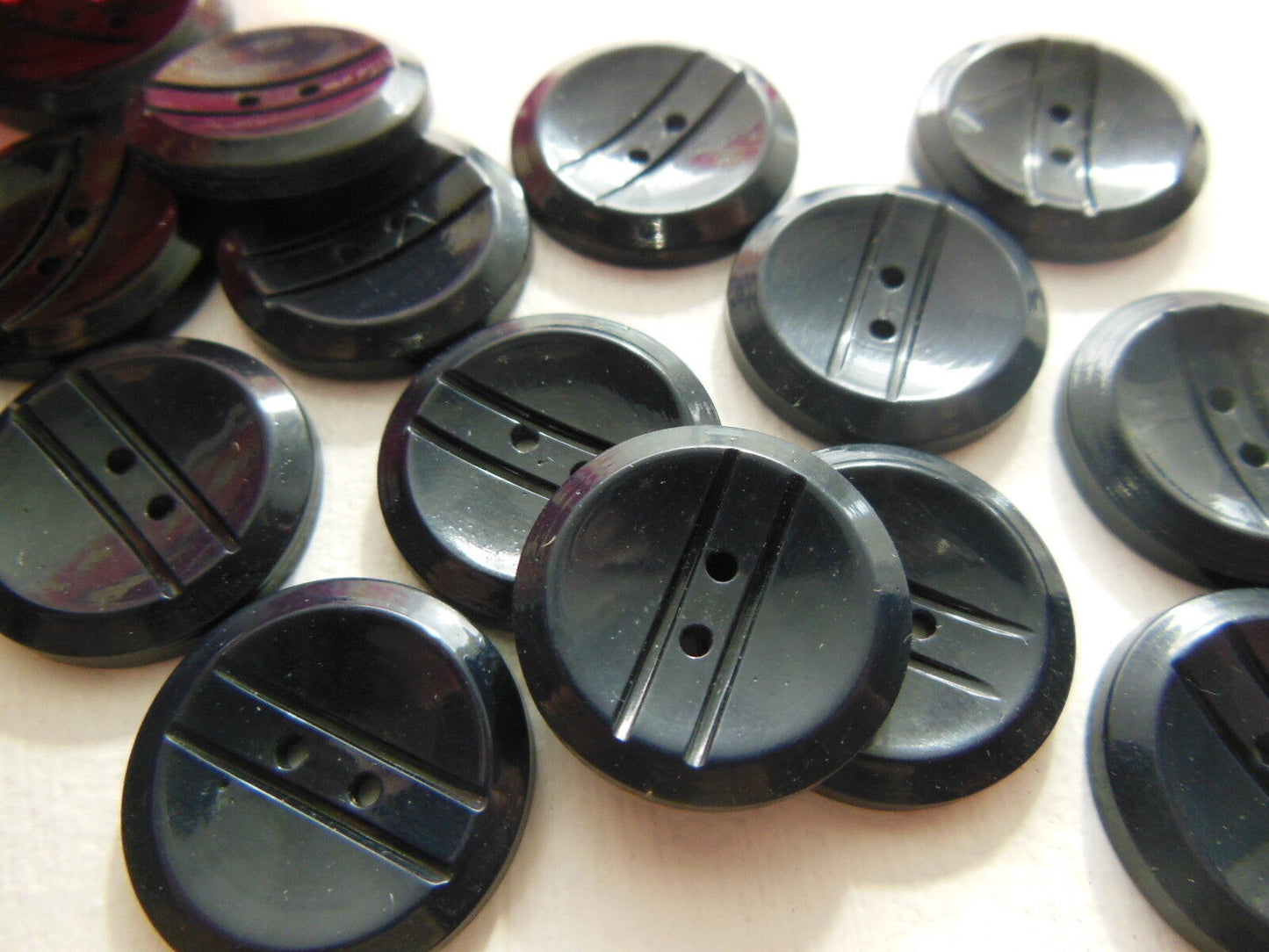 Lot 18 boutons anciens bleu quasi noir travaillé 1,8 cm année 50 ref 2679