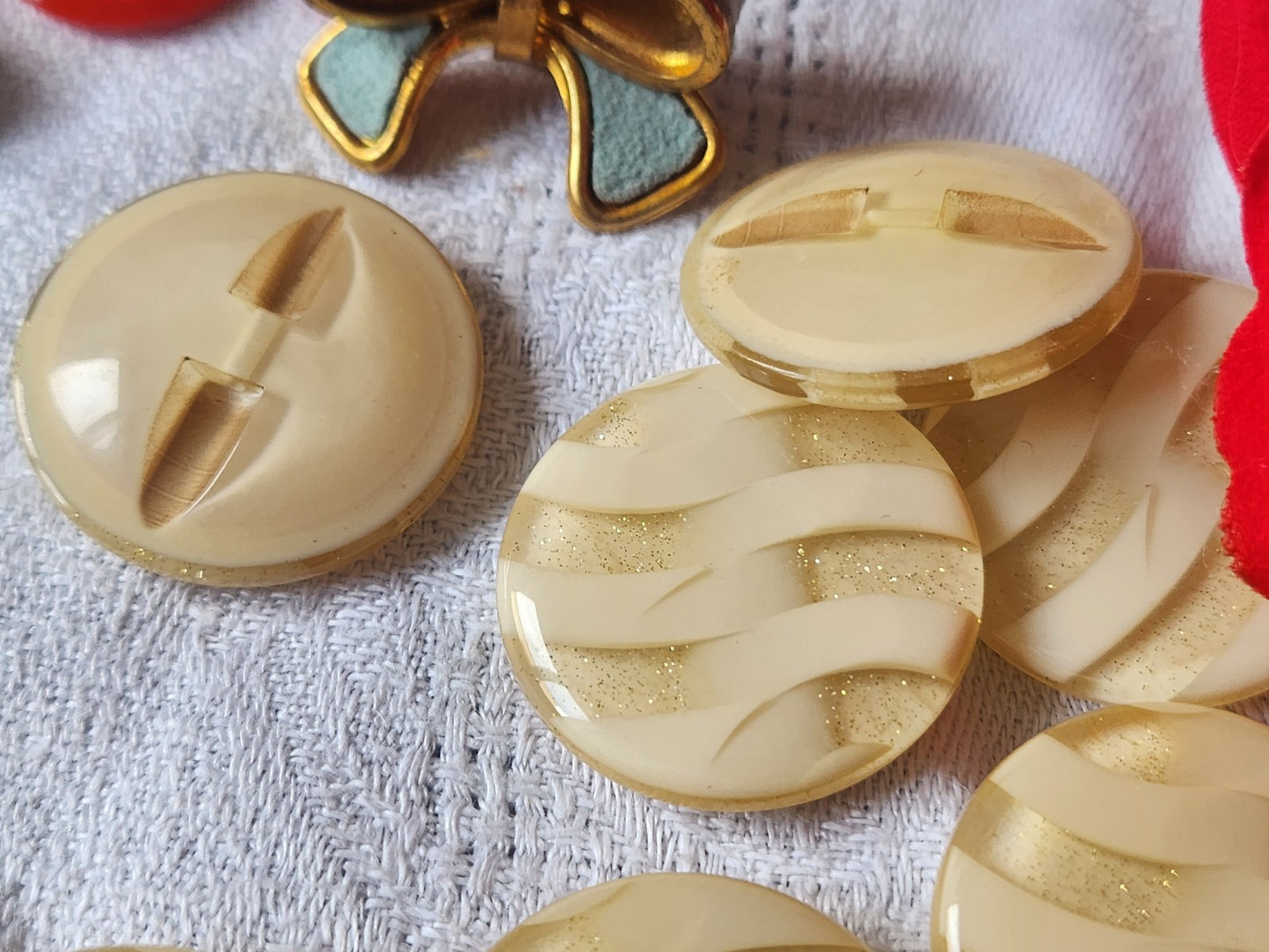 Lot 5 boutons vintage créme inclusion paillette gros pied 2,7 cm ref 5533