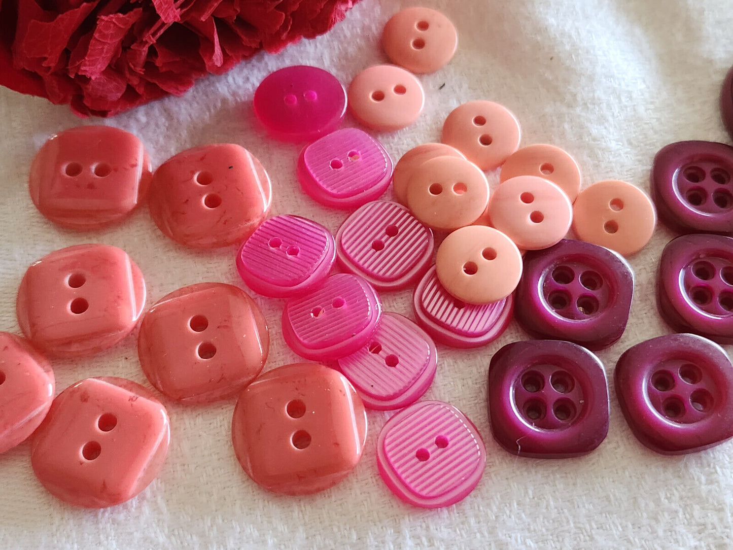Lot 30 boutons vintage rose violet 4 séries à trous diamètre 1,2 à 1,7 ref 2975